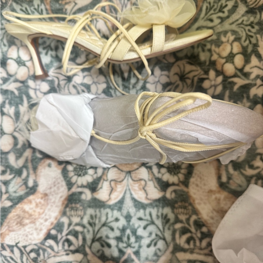 NEW Sam Edelman Pammie Cream Ivory Silk Kitten Heels - size 8 - Picture 3 of 5